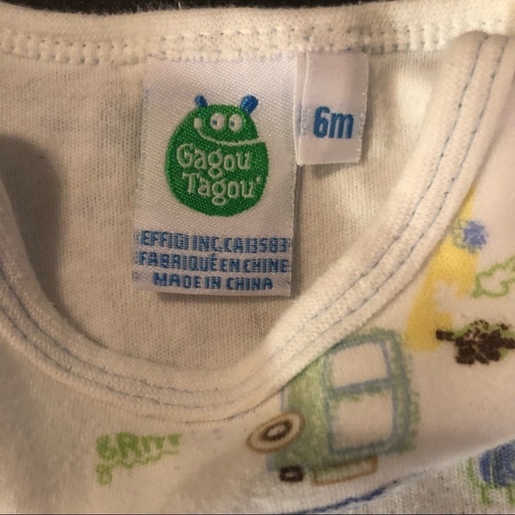 2 Baby Onesies - Picture 6 of 7